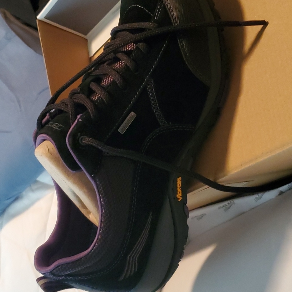 Brand new never worn Danske work shoes size 40 (9.5 -10)